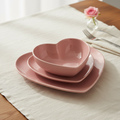 Servizio piatti cuore rosa focus prodotto
